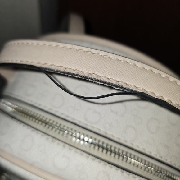 Guess backpack - Picture 3 of 5